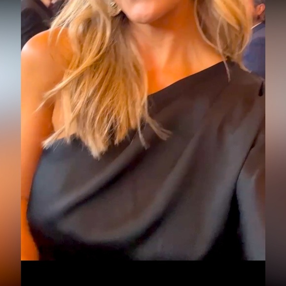 Stunning one shoulder black satin mini DYNAMITE dress - Picture 1 of 4